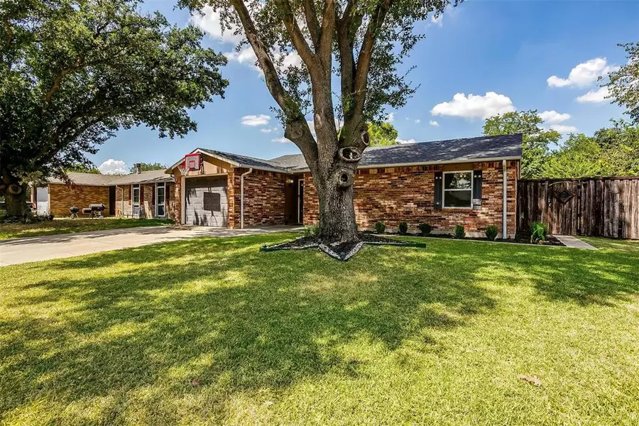 5221 Arbor Glen Road, The Colony, TX 75056