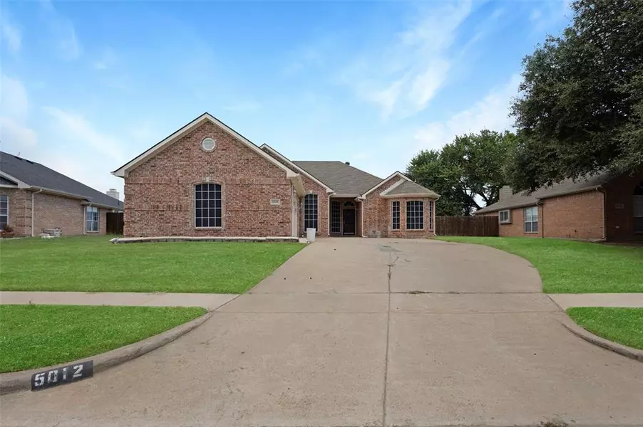 5012 White Oak Drive, Grand Prairie, TX 75052