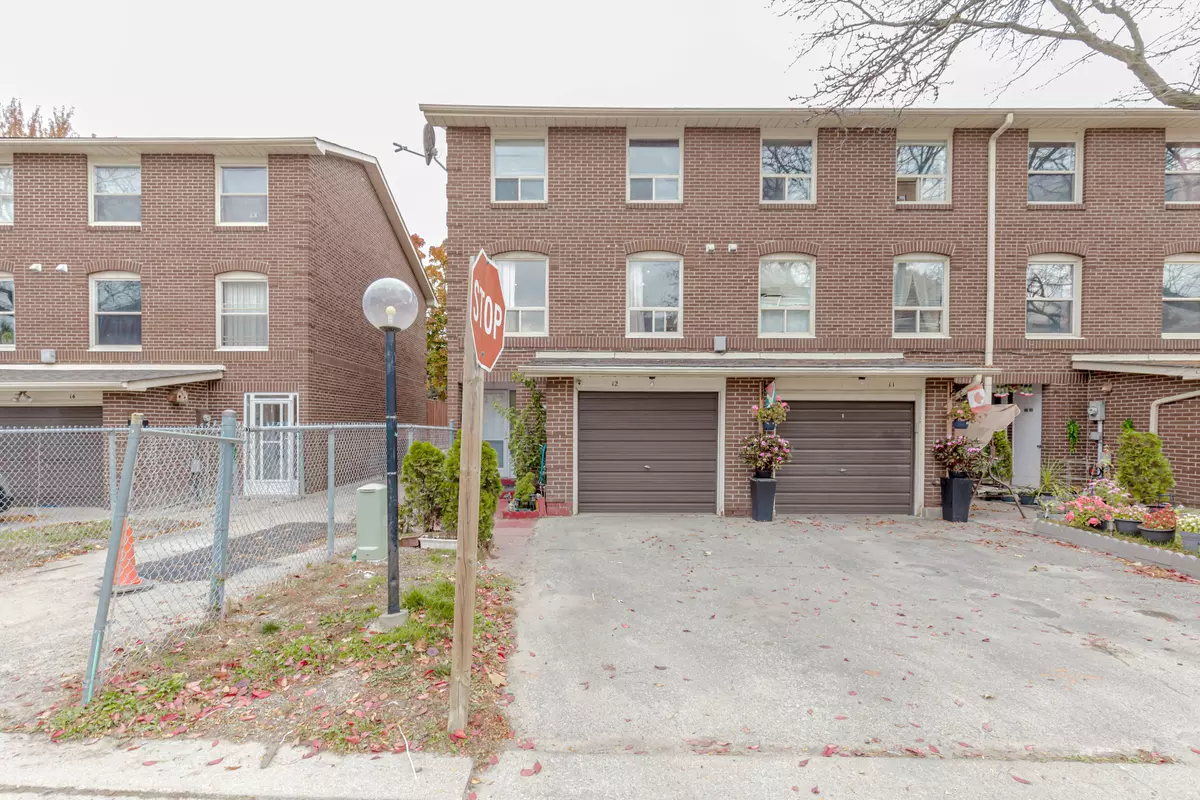 Brampton, ON L6T 3A5,12 Eden PARK #12