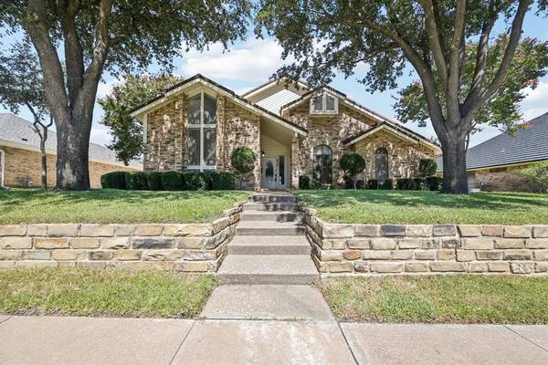 829 Shady Lane, Bedford, TX 76021