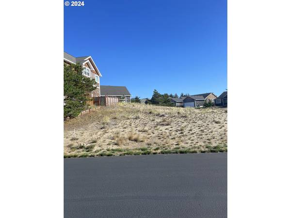 Shore Pine LN #169, Manzanita, OR 97130