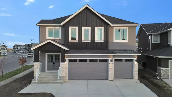 18 Ranchers Bay, Okotoks, AB T1S0G8