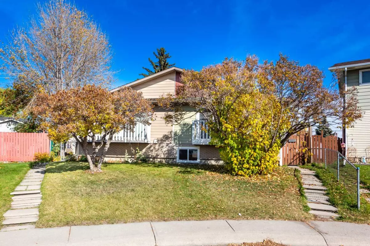 Calgary, AB T2B 1V2,3036 Dover CRES SE