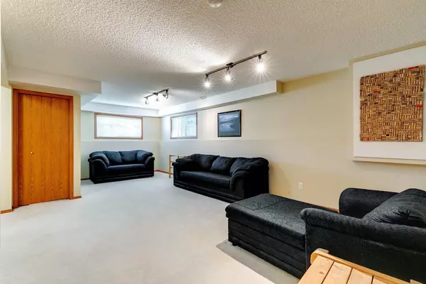 Chestermere, AB T1X 1H5,186 West Lakeview Passage