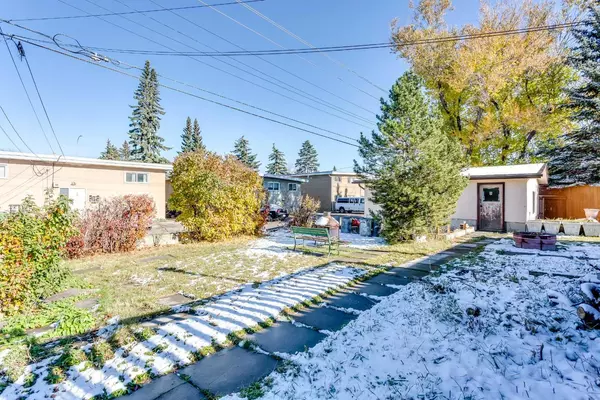 Calgary, AB T3C 2N5,20 Rossburn CRES Southwest