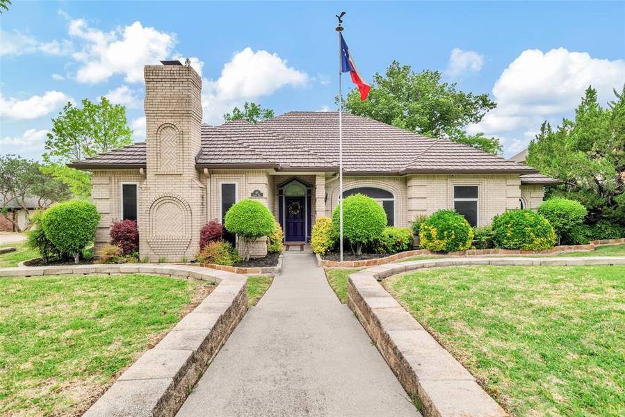 88 Legend Road, Benbrook, TX 76132