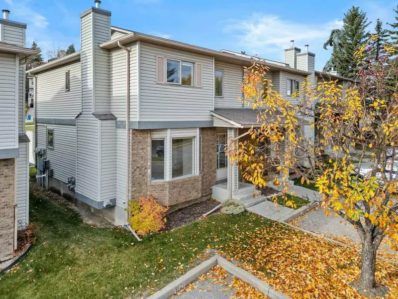 105 Patina PARK Southwest, Calgary, AB T3H 3E2