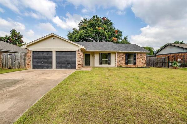 1805 Briar Run, Benbrook, TX 76126