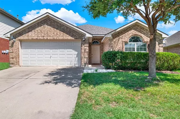 8736 Lariat Circle, Fort Worth, TX 76244