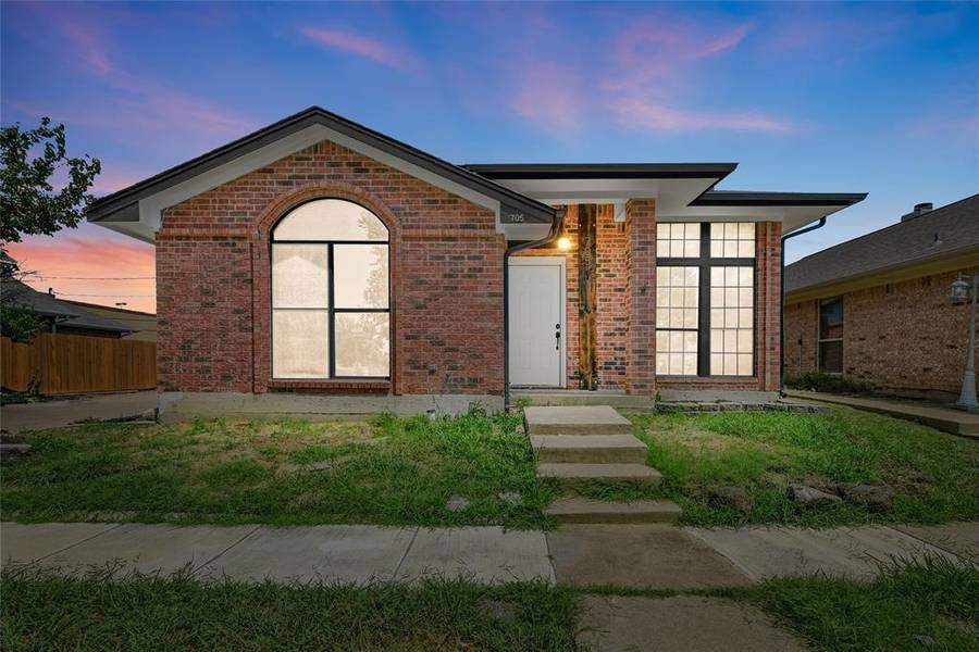 705 Greenridge Drive, Arlington, TX 76017