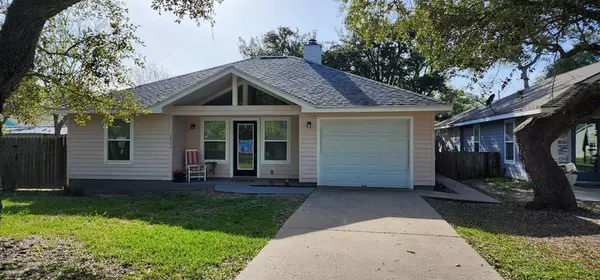 1011 N Magnolia, Rockport, TX 78382