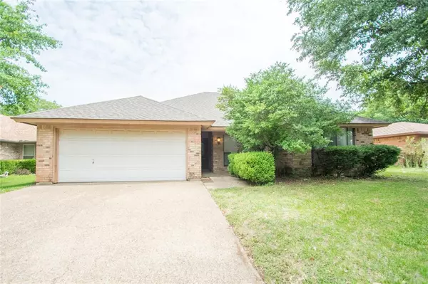 7609 Pear Tree Lane, Fort Worth, TX 76133