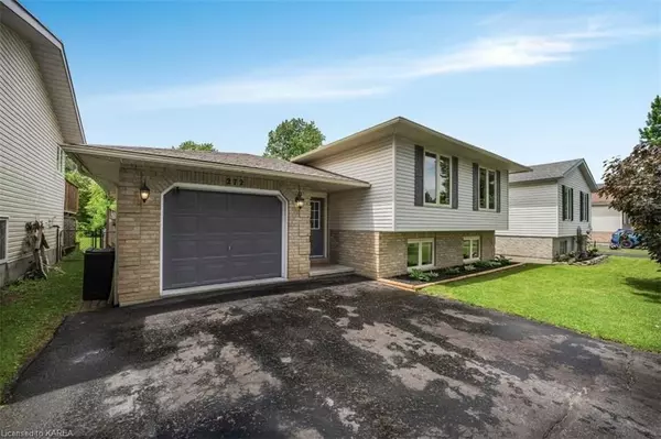 Greater Napanee, ON K7R 3Y1,272 HERITAGE PARK DR