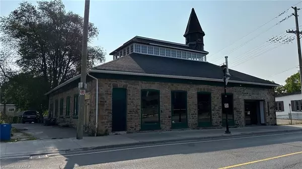 Gananoque, ON K7G 1E9,9 KING ST