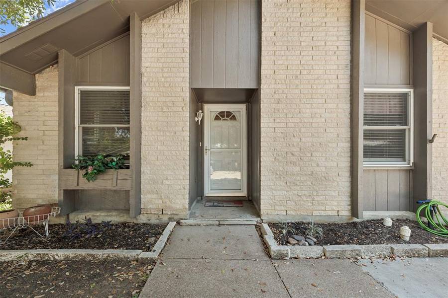 608 Hillcrest Street, Mansfield, TX 76063