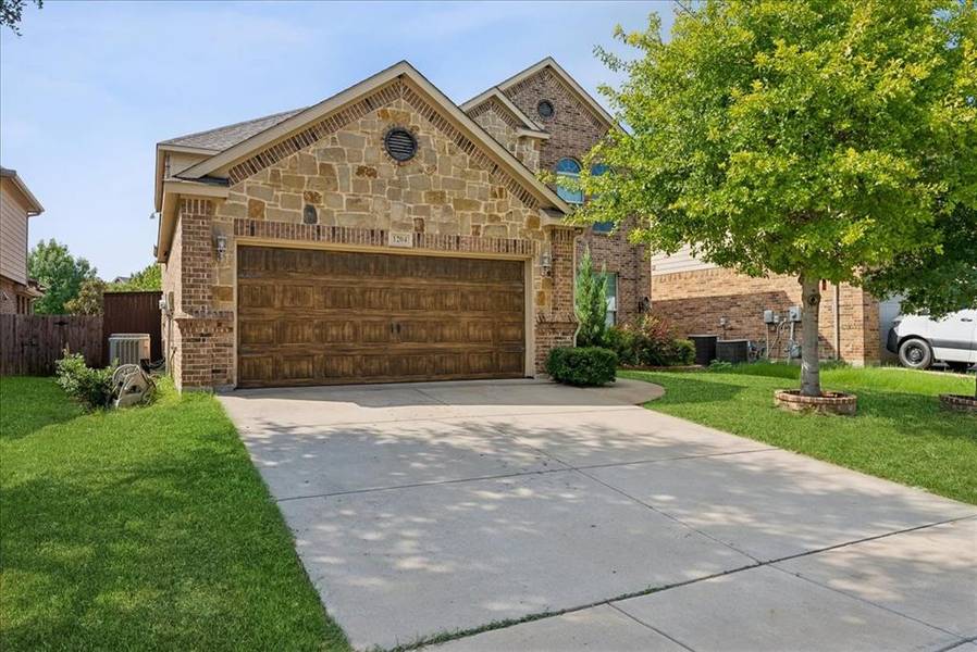 1204 Realoaks Drive, Fort Worth, TX 76131