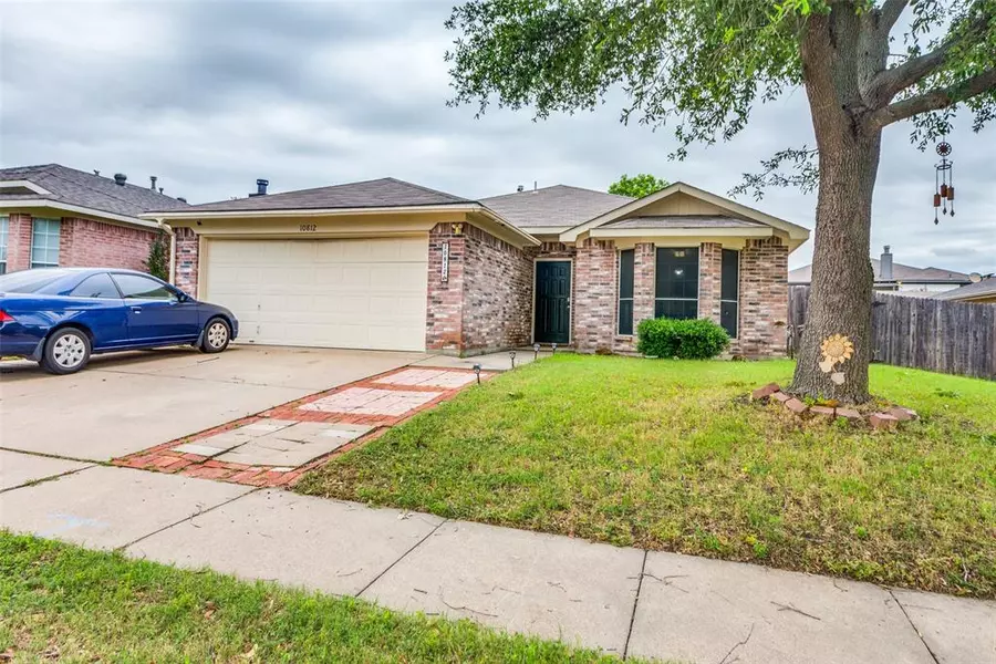 10812 Edgewater Drive, Benbrook, TX 76126