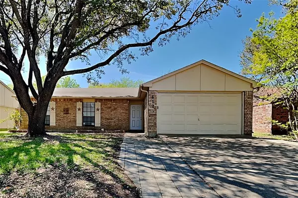 612 Live Oak Drive, Mansfield, TX 76063