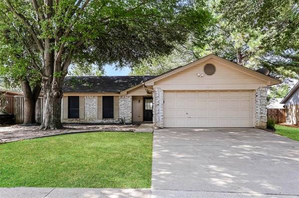 2810 Glen Hollow Circle, Arlington, TX 76016