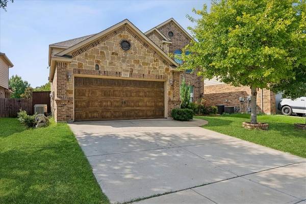 1204 Realoaks Drive, Fort Worth, TX 76131