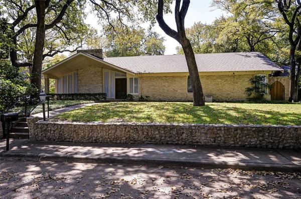 104 Hapsburg Court, Irving, TX 75062