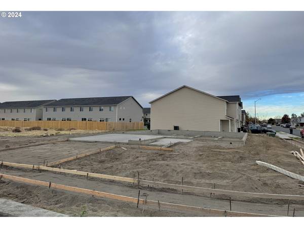 Hermiston, OR 97838,1607 NE 8th PL