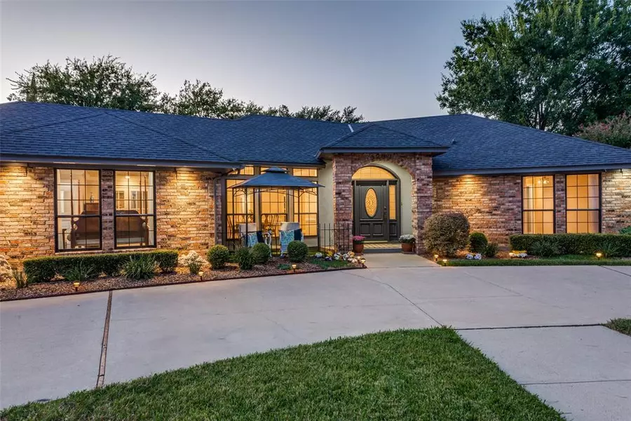 4200 Lake Vista Drive, Benbrook, TX 76132