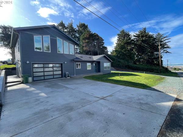 720 Caroline ST SE, Bandon, OR 97411