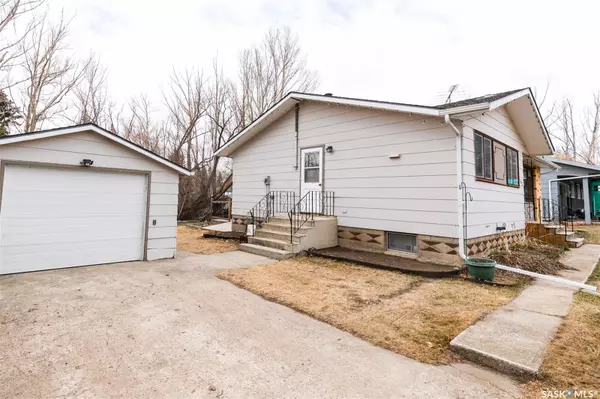 Luseland, SK S0L 2A0,203 Bayne STREET