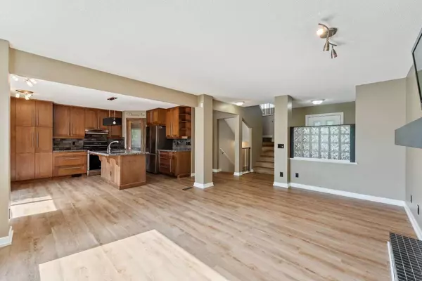 Calgary, AB T3L 1Y8,164 Schooner Close NW