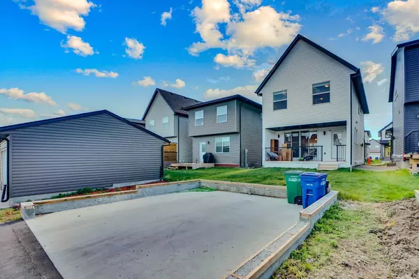 Airdrie, AB T4B 0K2,516 South Point Place SW