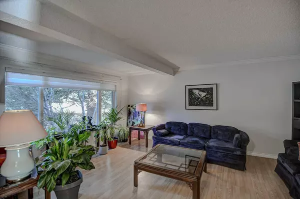 Calgary, AB T3B 3B6,132 Varsity Estates PL Northwest