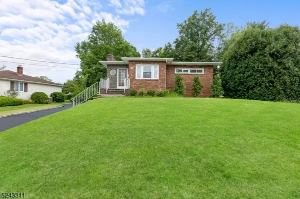 37 Oxford Rd, Woodbridge Twp., NJ 07067