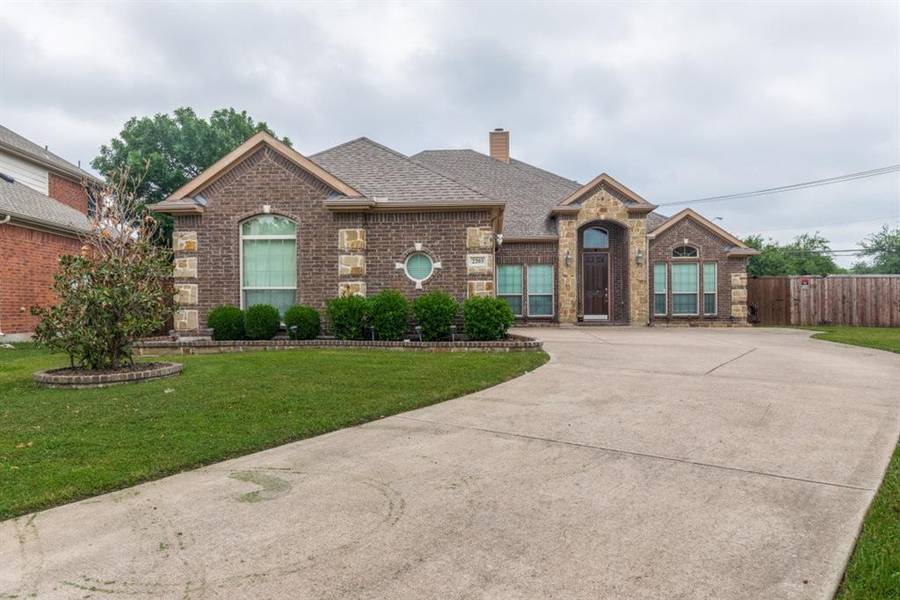 2203 Tawny Owl Road, Grand Prairie, TX 75052