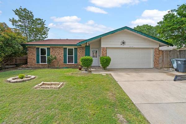 1210 Royal Hill Lane, Arlington, TX 76014