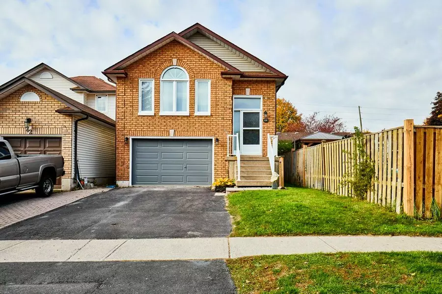 44 Mcfeeters CRES, Clarington, ON L1C 4Y5