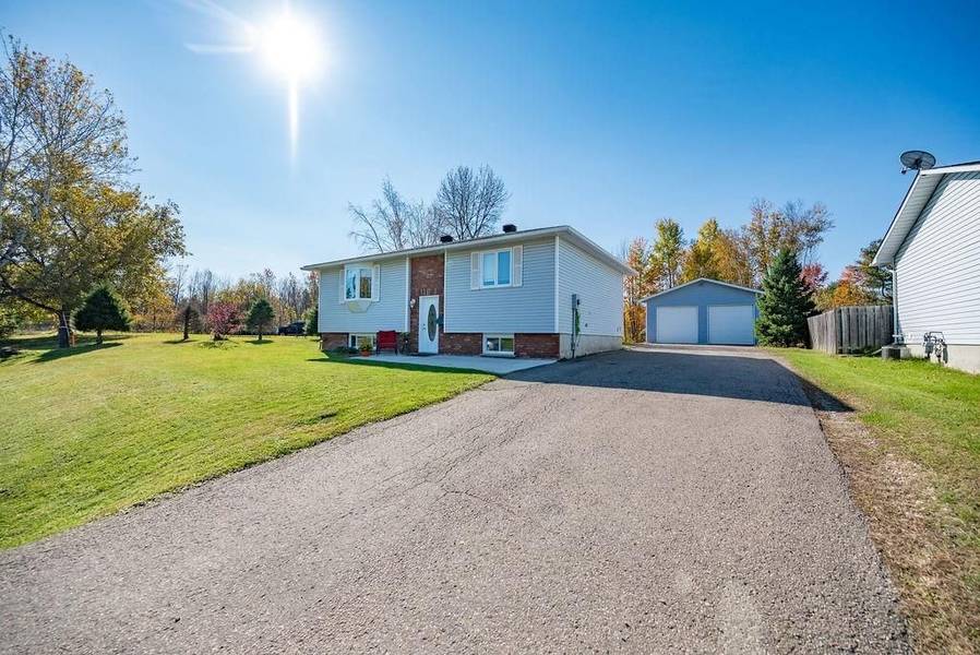 1108 BOUNDARY RD, Pembroke, ON K8A 7X1