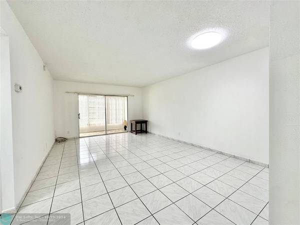 Lauderdale Lakes, FL 33313,5001 W Oakland Park Blvd  #203