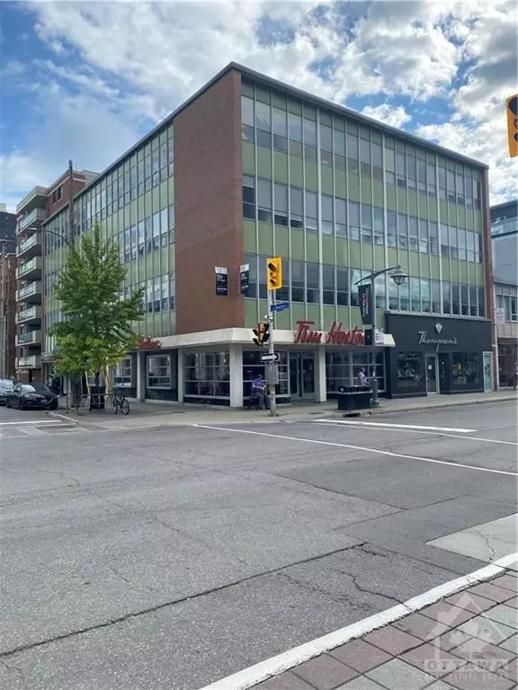 Ottawa Centre, ON K2P 1W7,176 GLOUCESTER ST #305