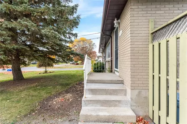 Kingston, ON K7P 2V6,1408 WOODFIELD CRES