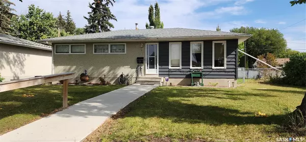 17 Young CRESCENT, Saskatoon, SK S7J 2L3