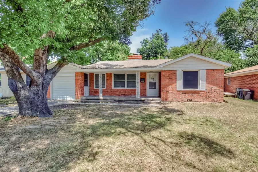 5520 Fursman Avenue, Fort Worth, TX 76114