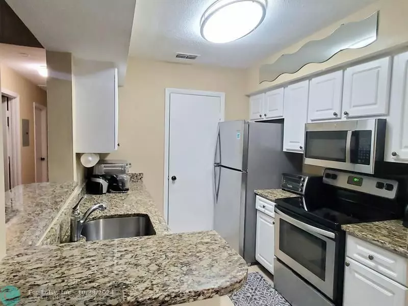 Boynton Beach, FL 33426,815 W Boynton Beach Blvd  #204