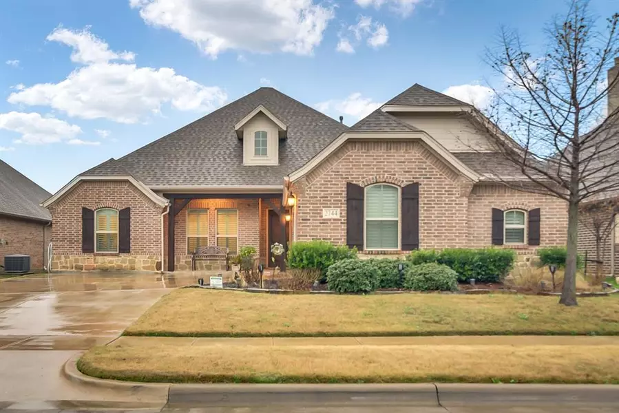 2744 Elmwood Drive, Burleson, TX 76028