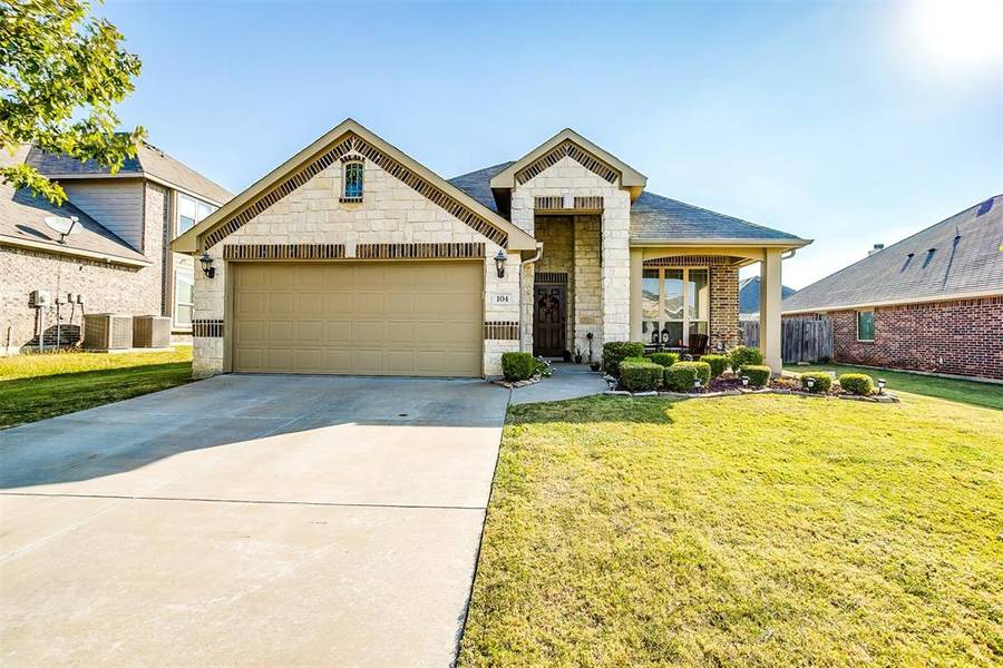 104 Rockhaven Drive, Alvarado, TX 76009