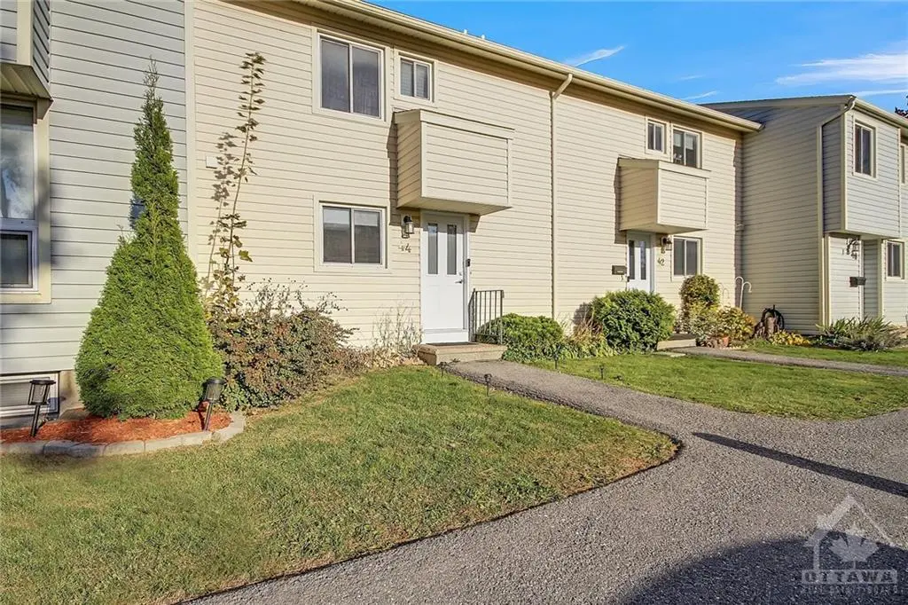 Ottawa, ON K2J 1M9,44 THISTLEDOWN CT