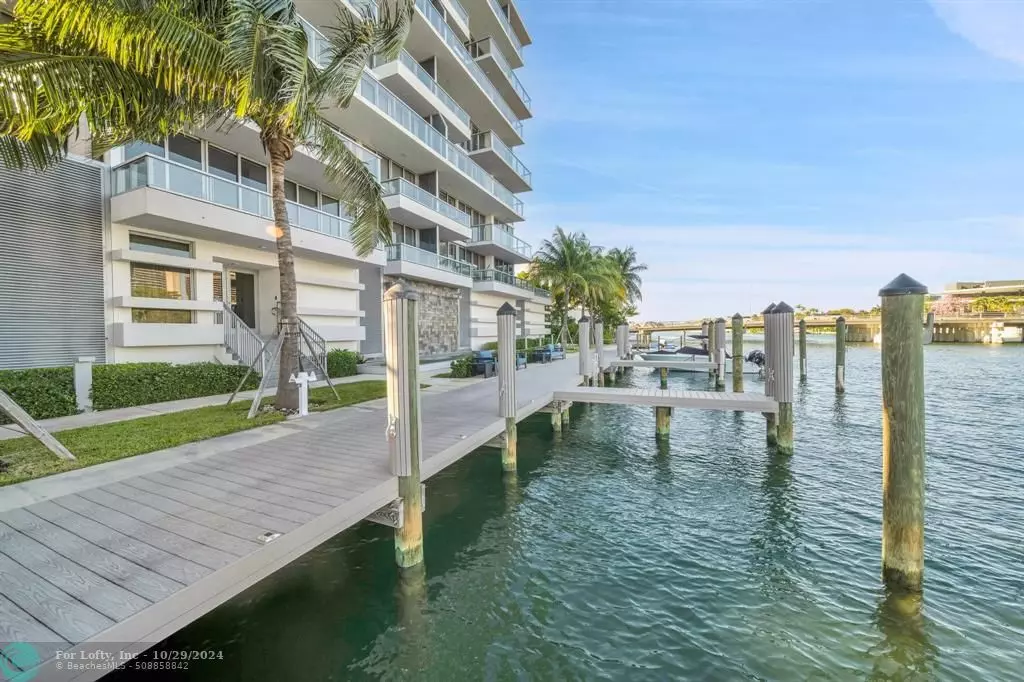 Bay Harbor Islands, FL 33154,9521 E Bay Harbor Dr  #305