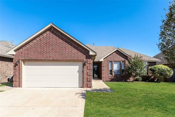 4104 Kensington Drive, Moore, OK 73160