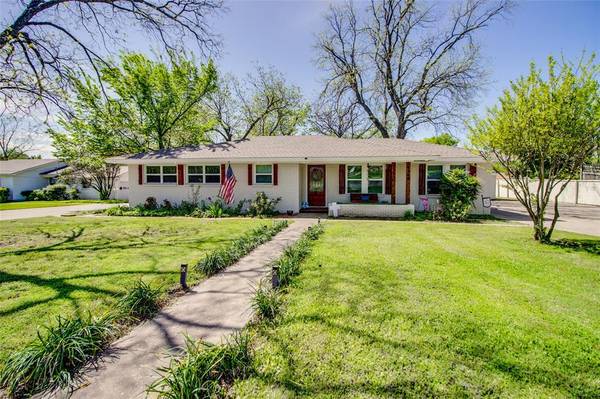 1316 E Bankhead Drive, Weatherford, TX 76086