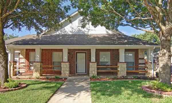 1304 Kings Court, Crowley, TX 76036